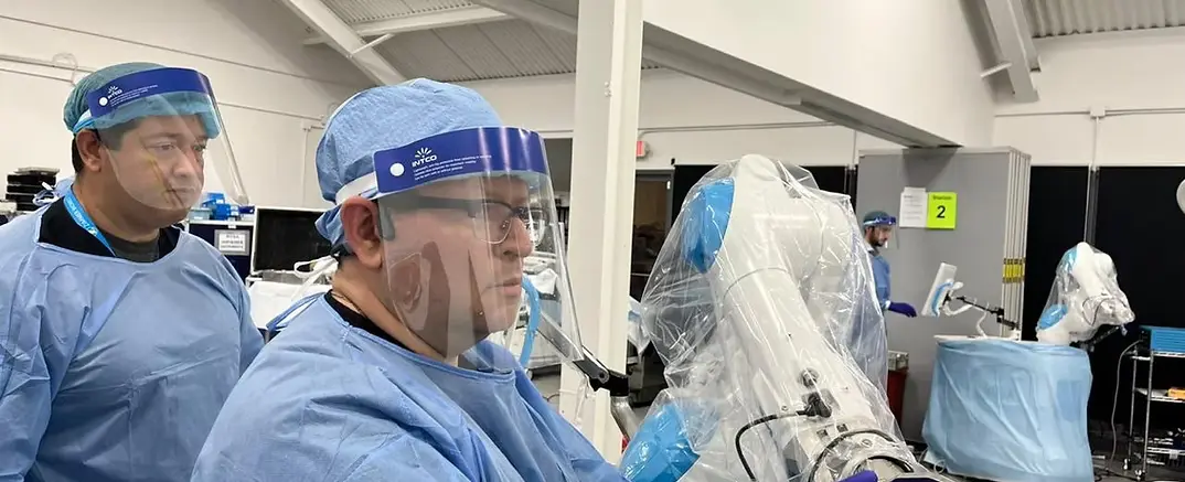 Cirugía robótica de rodilla en quirófano