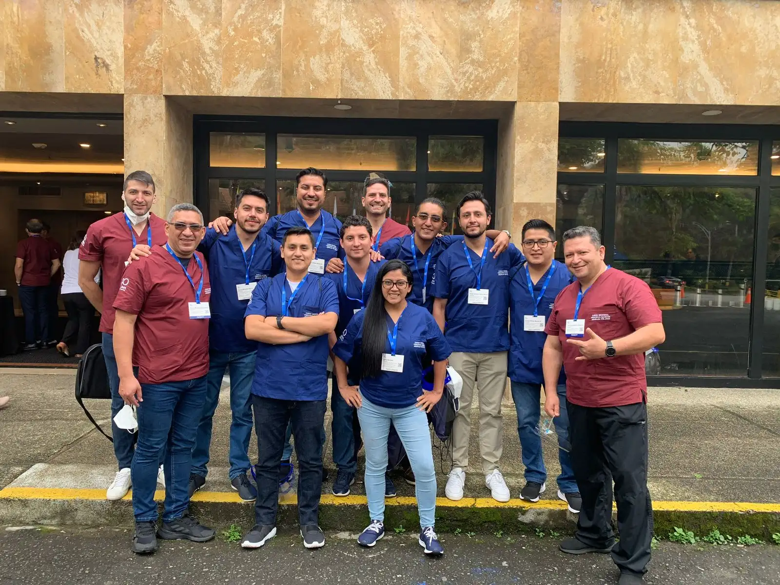 Dr. Luis con colegas